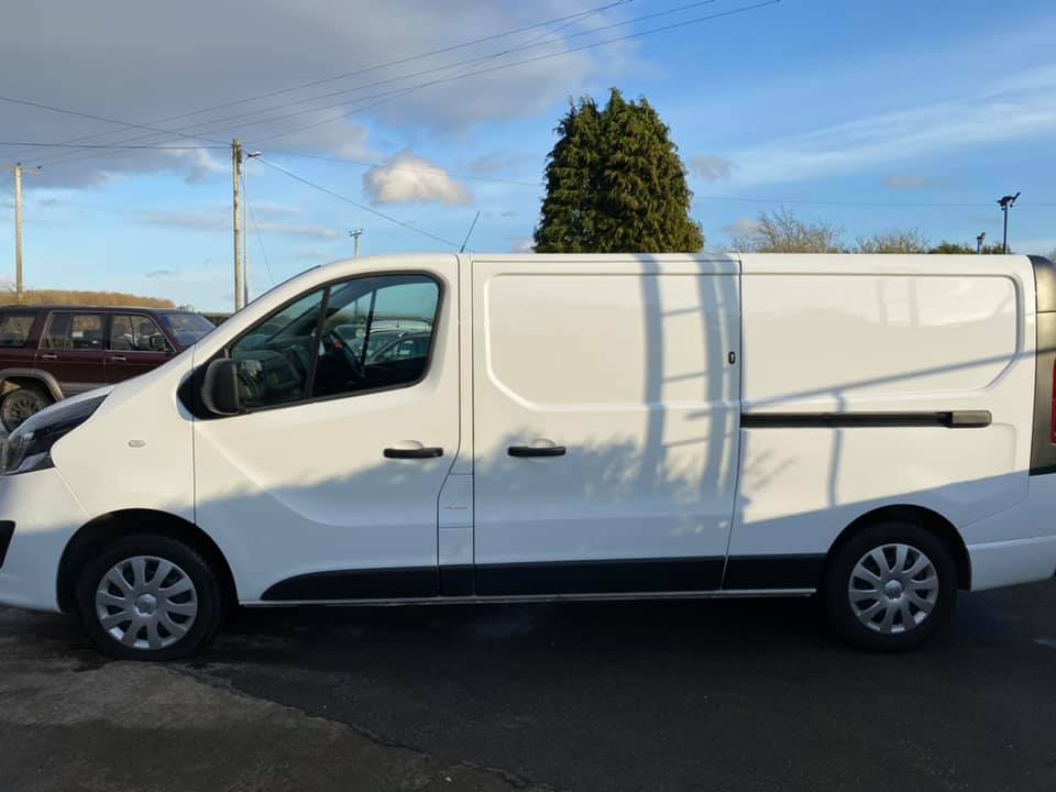 Vauxhall Vivaro DN68 FLF