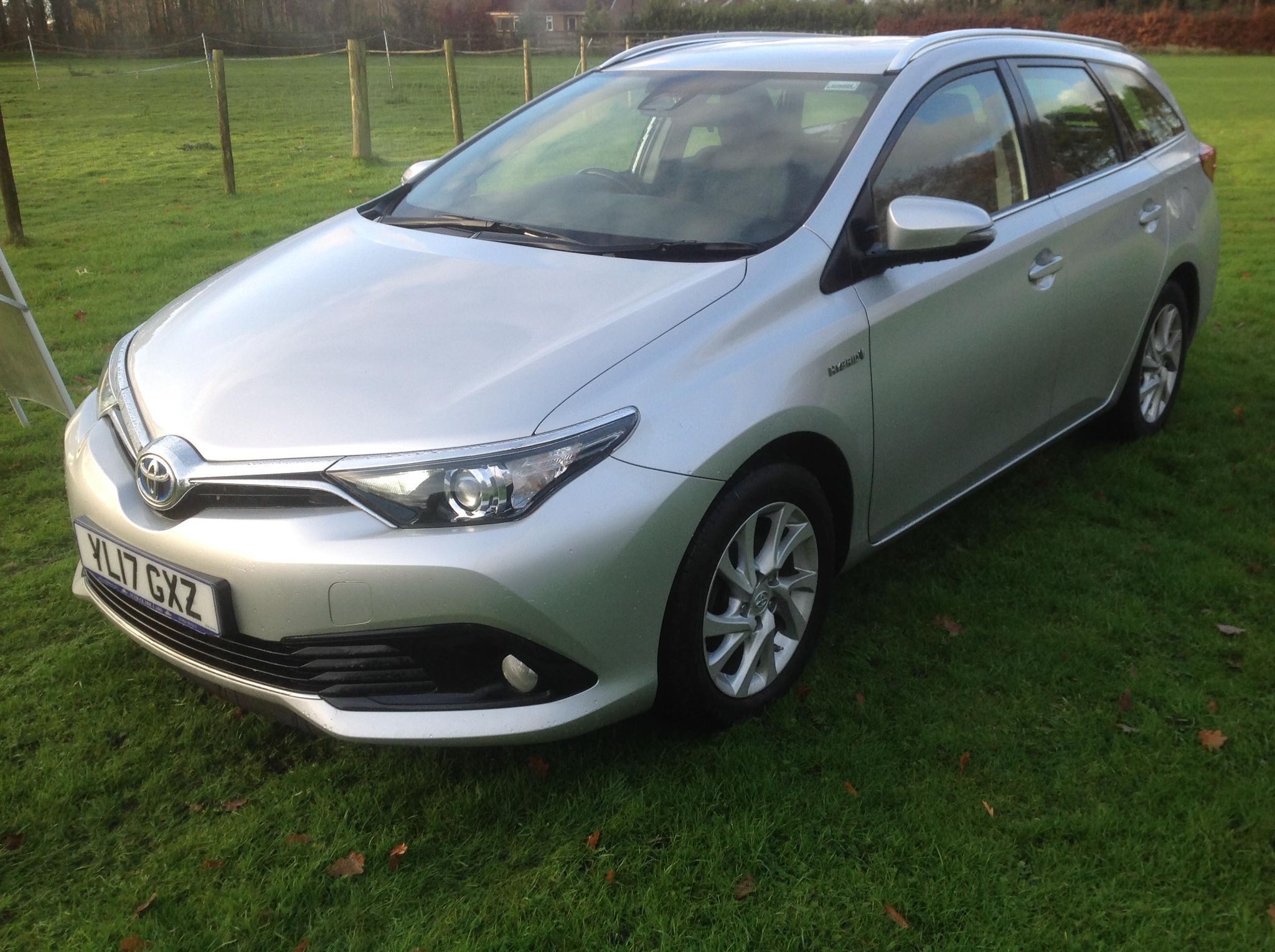 Toyota Auris Hybrid YL17 GXZ