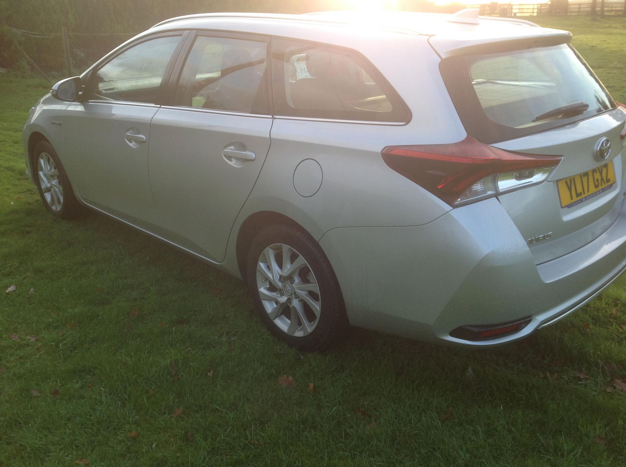 Toyota Auris Hybrid YL17 GXZ