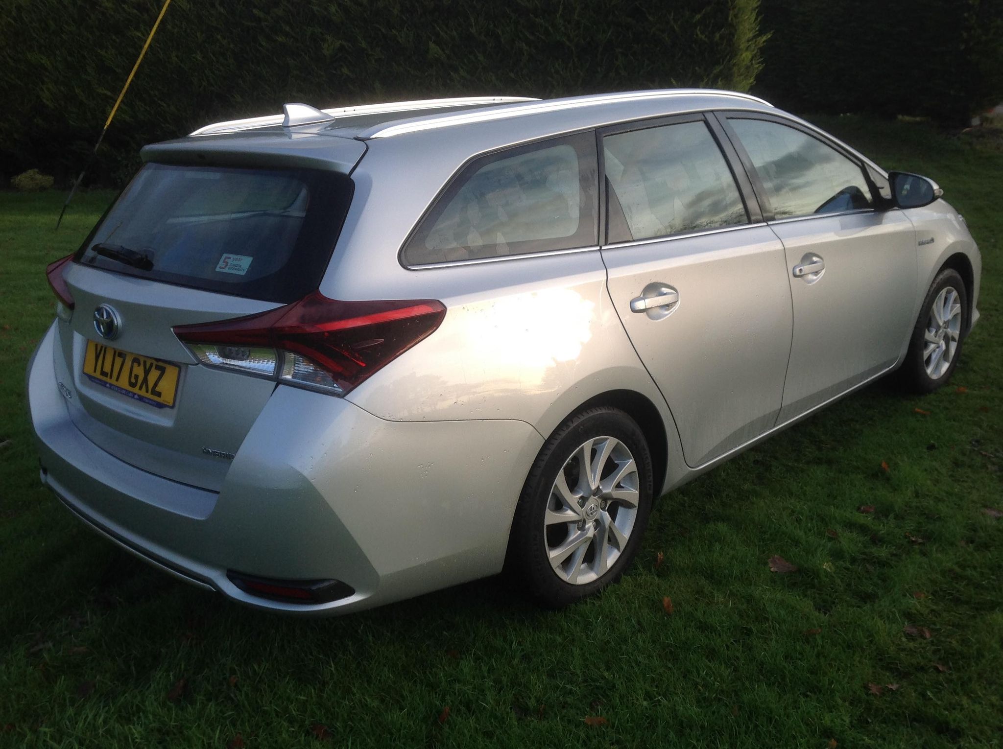 Toyota Auris Hybrid YL17 GXZ