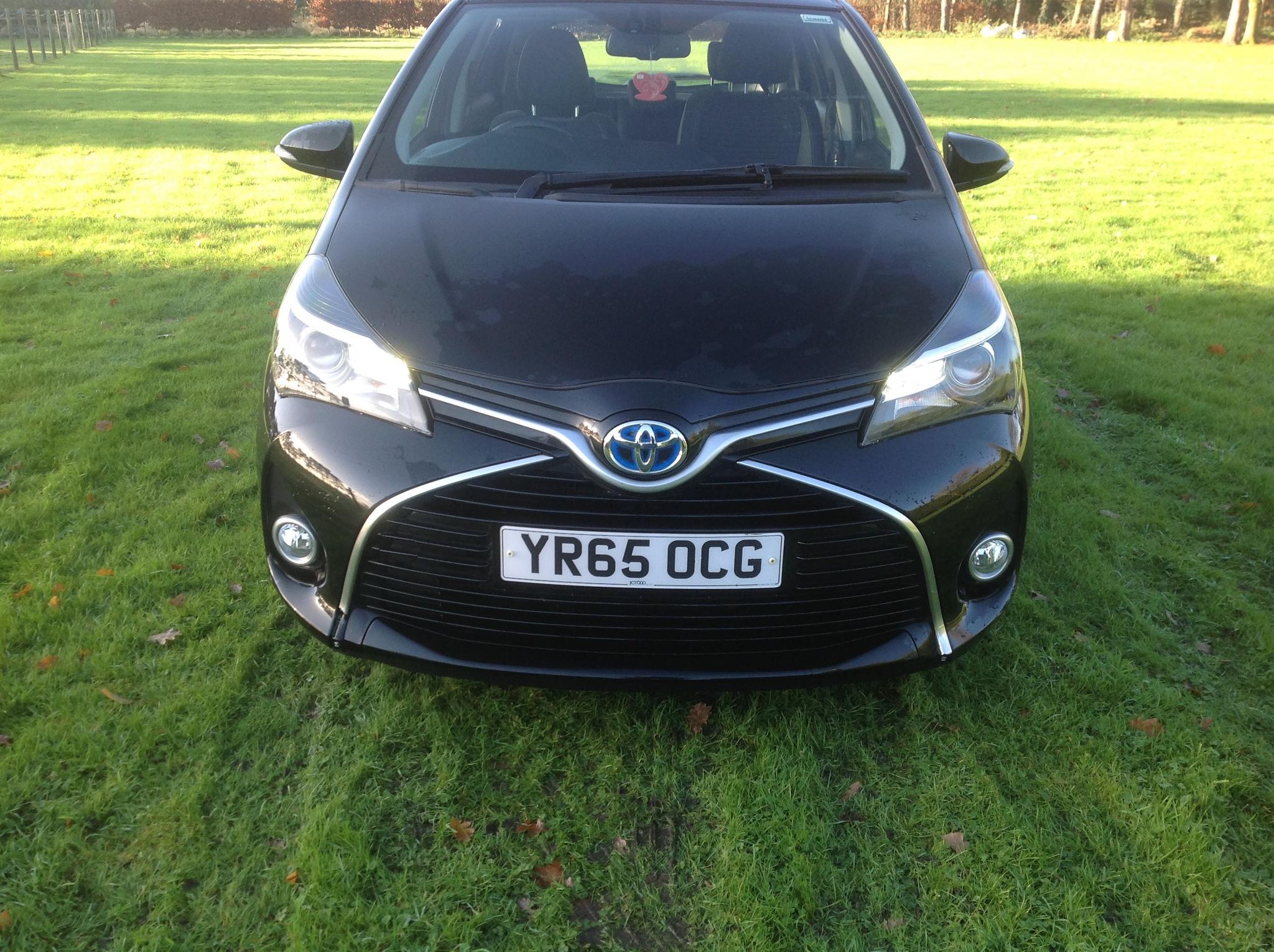 Toyota Yaris Hybrid YR65OCG