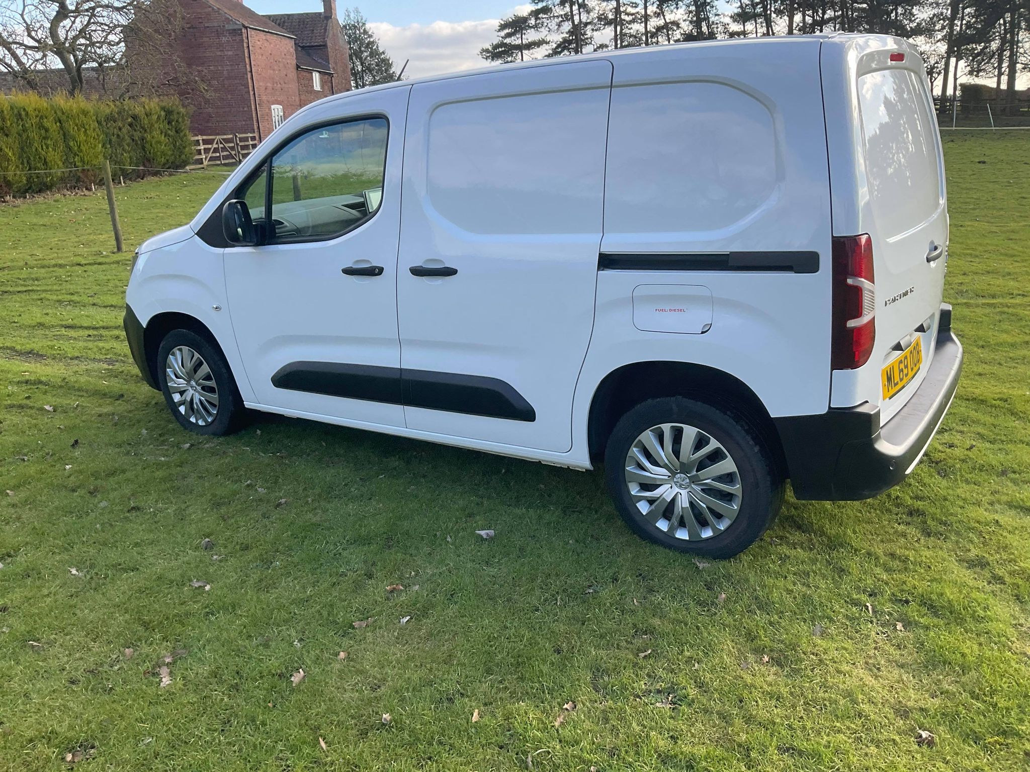 Peugeot Partner ML69 OOB Peugeot Partner ML69 OOB