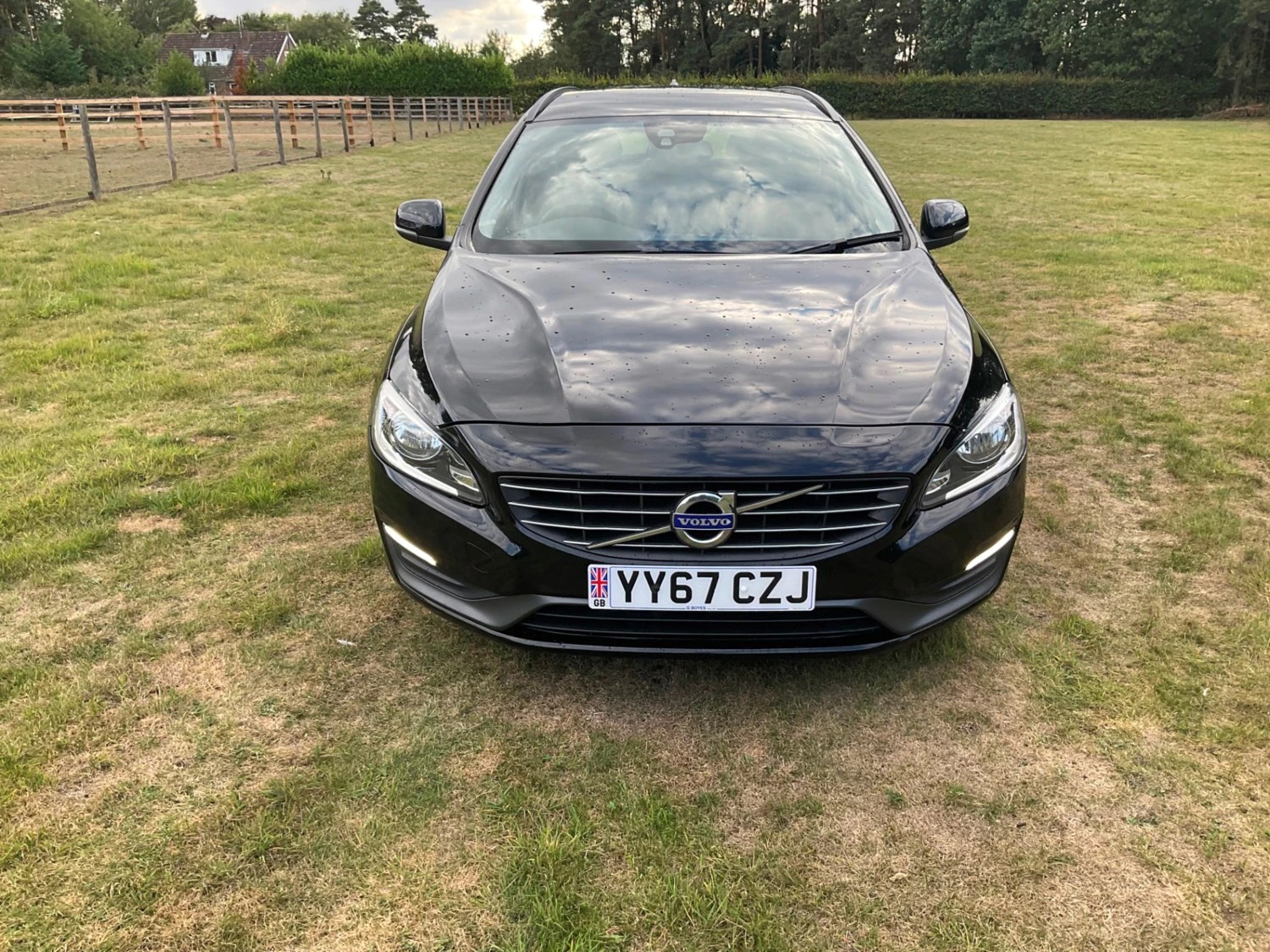 Volvo V60 YY67 CZJ