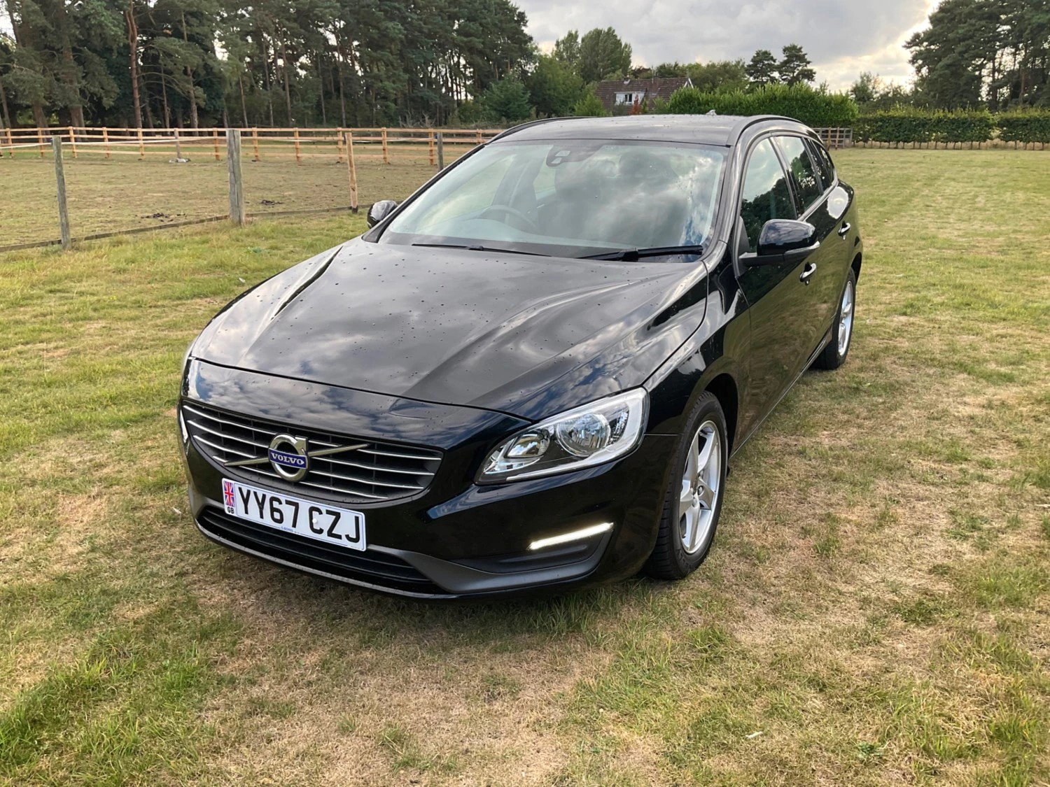 Volvo V60 YY67 CZJ