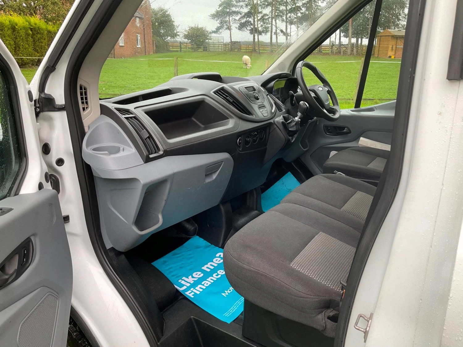 Ford Transit YJ68 PRE