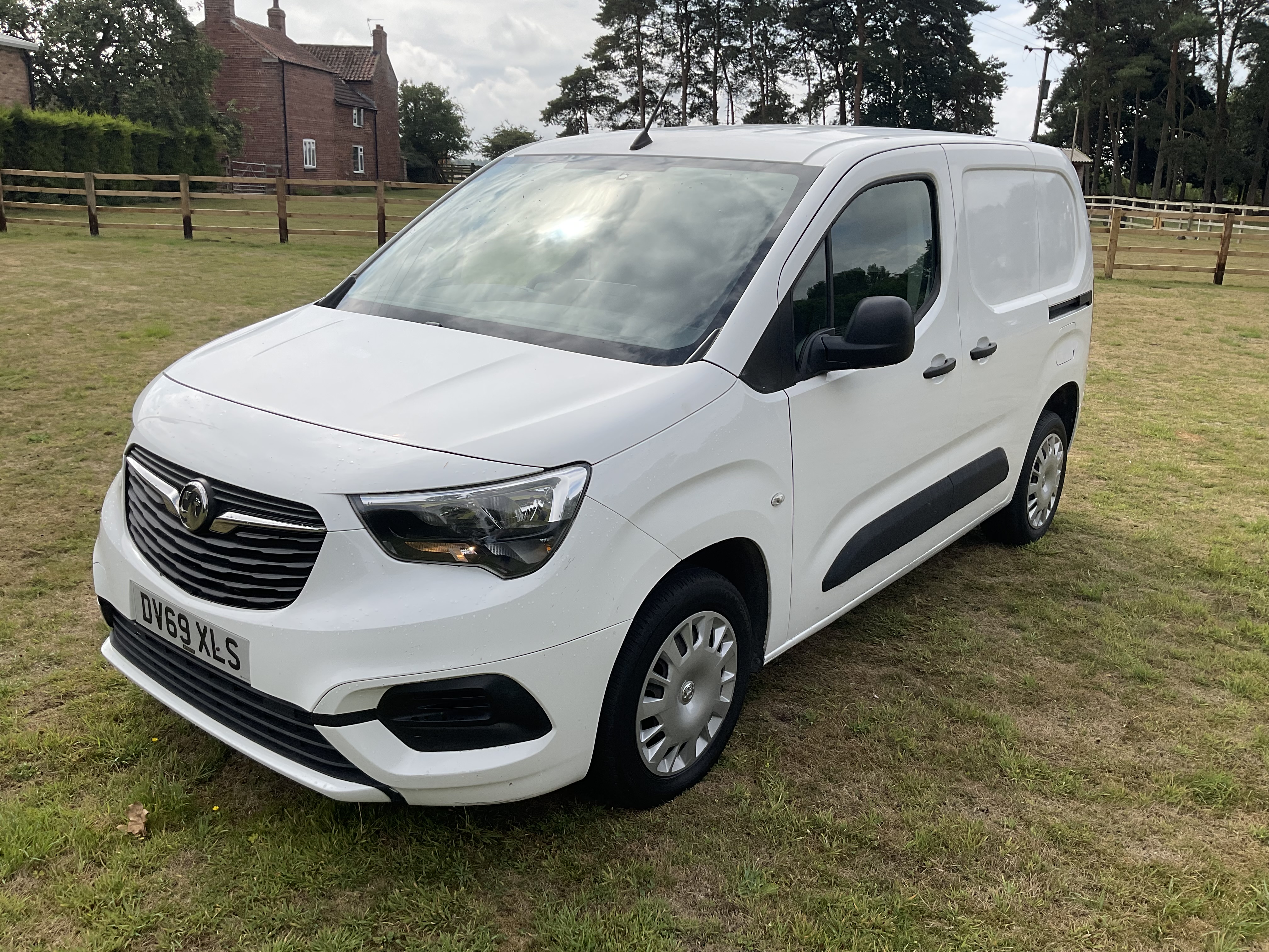 Vauxhall Combo DV69XLS