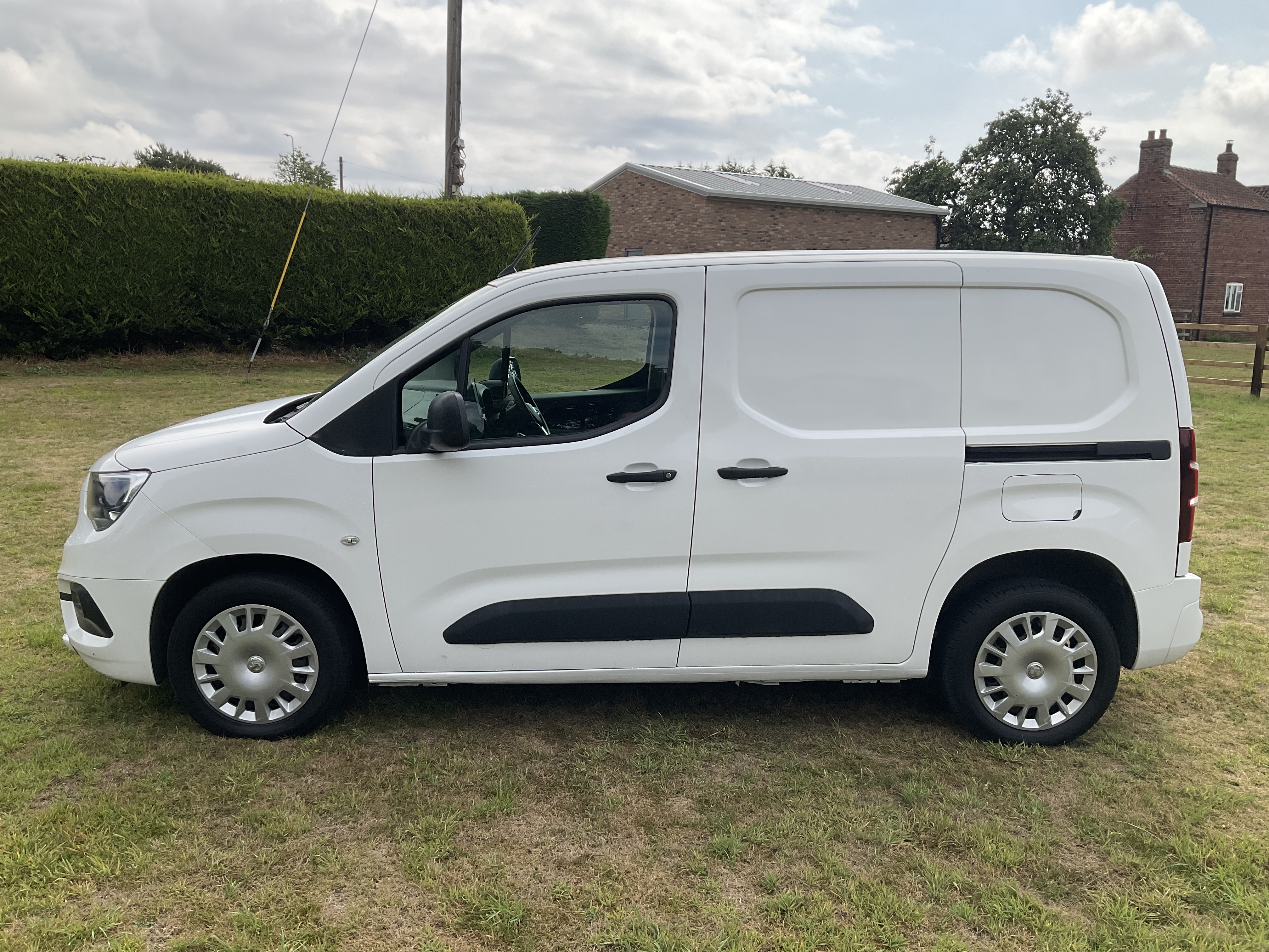 Vauxhall Combo DV69XLS
