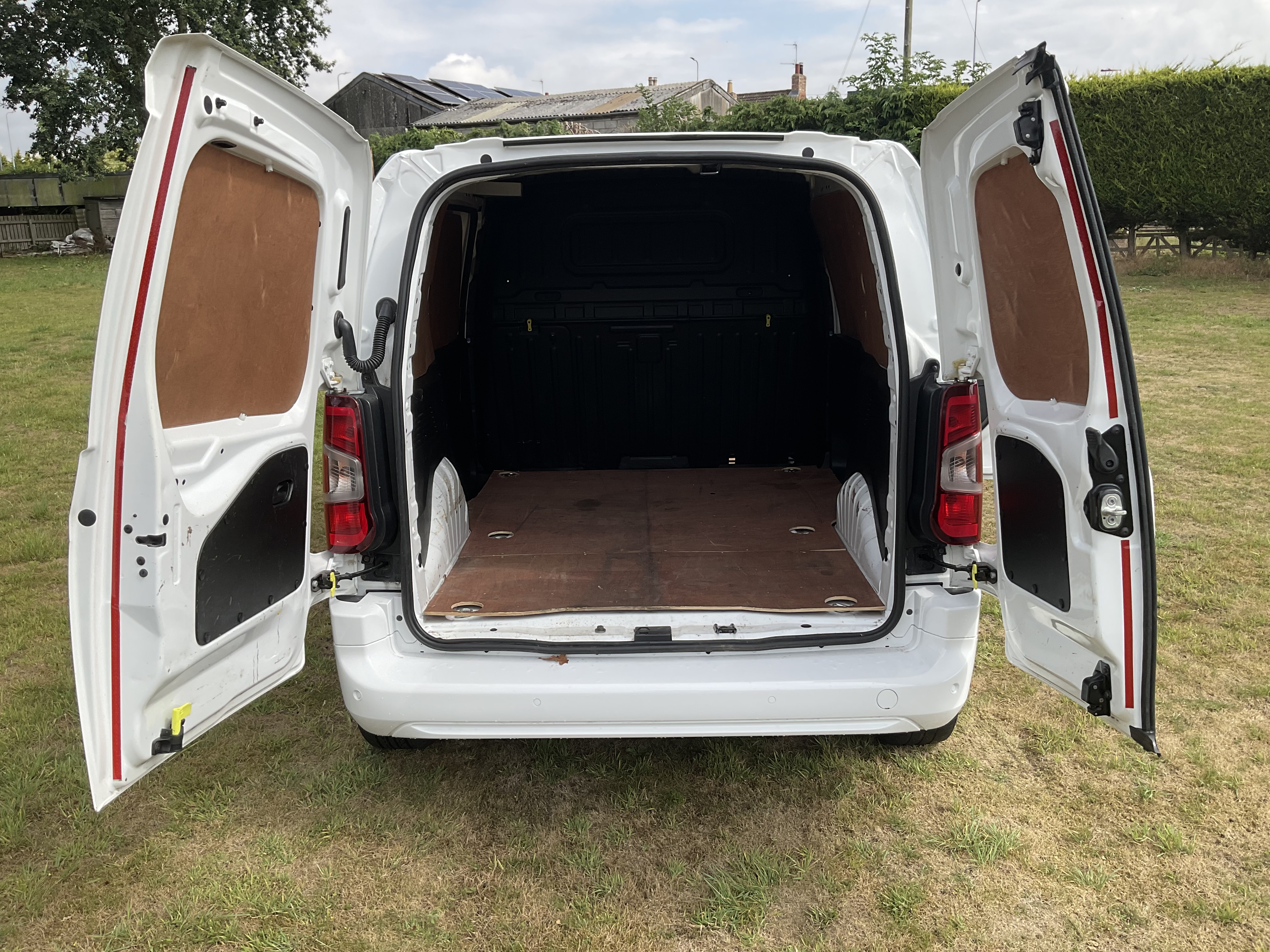 Vauxhall Combo DV69XLS