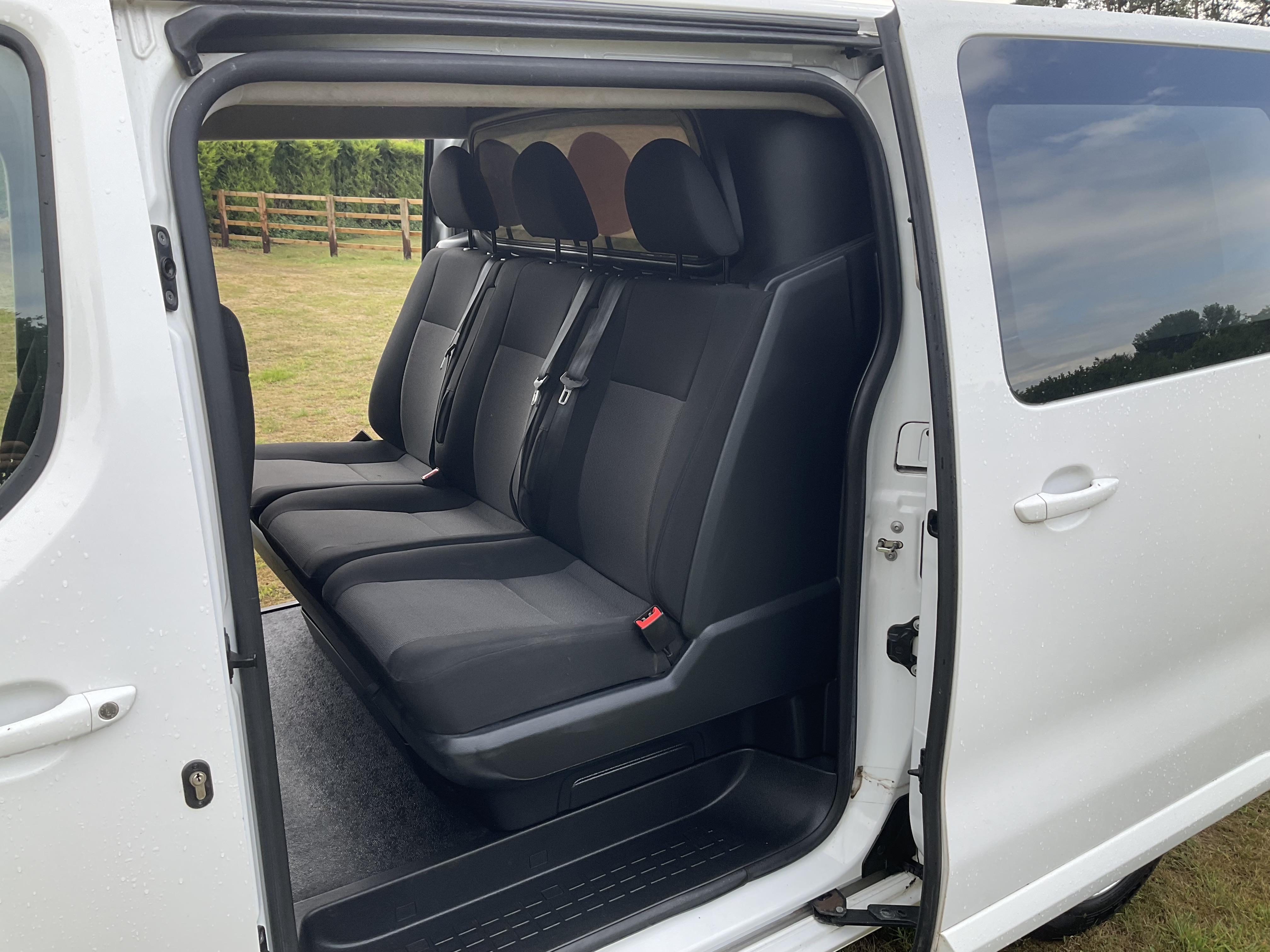 Vauxhall Vivaro DU21ZBV