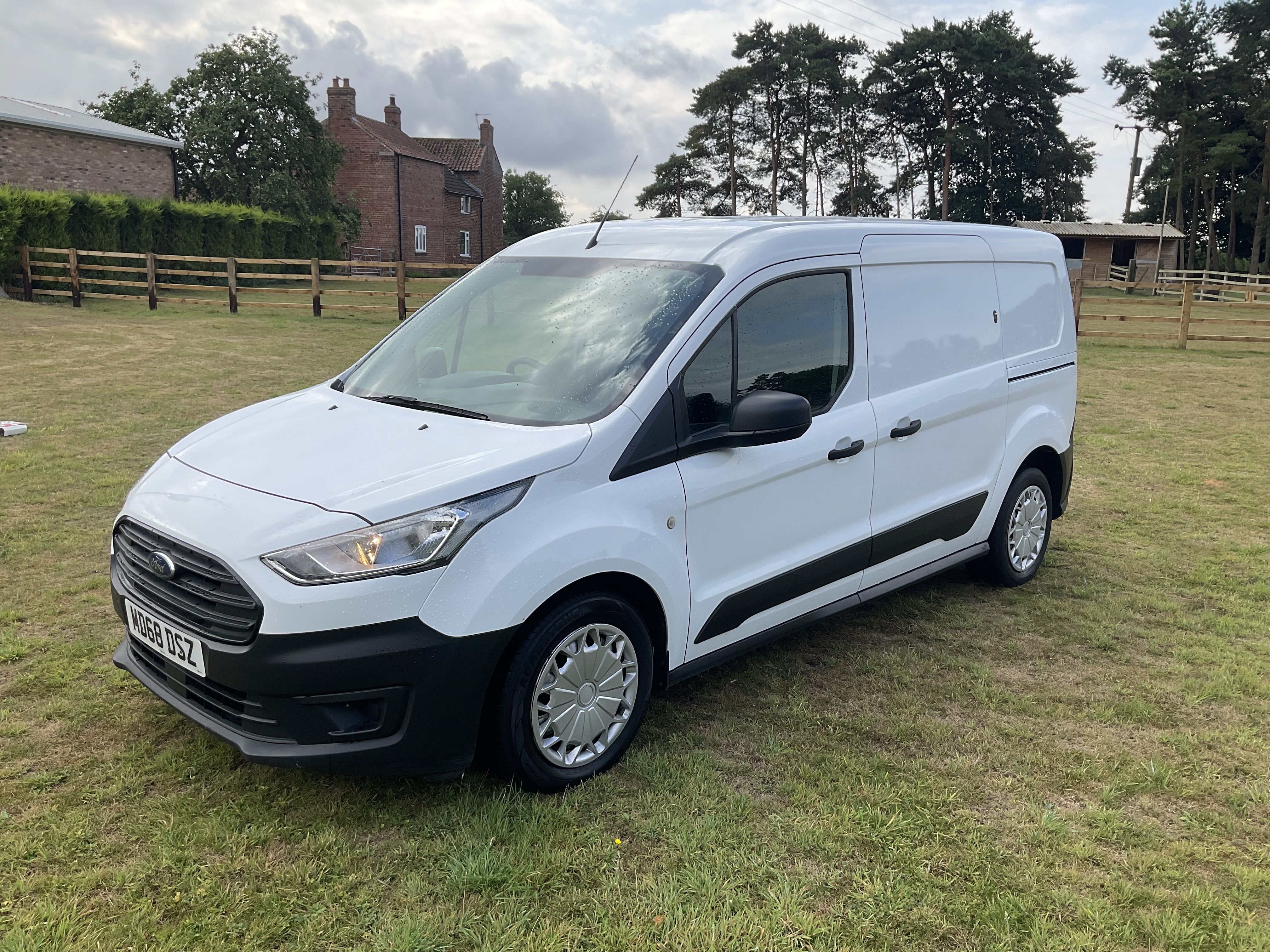 Ford Transit Connect MD68DSZ