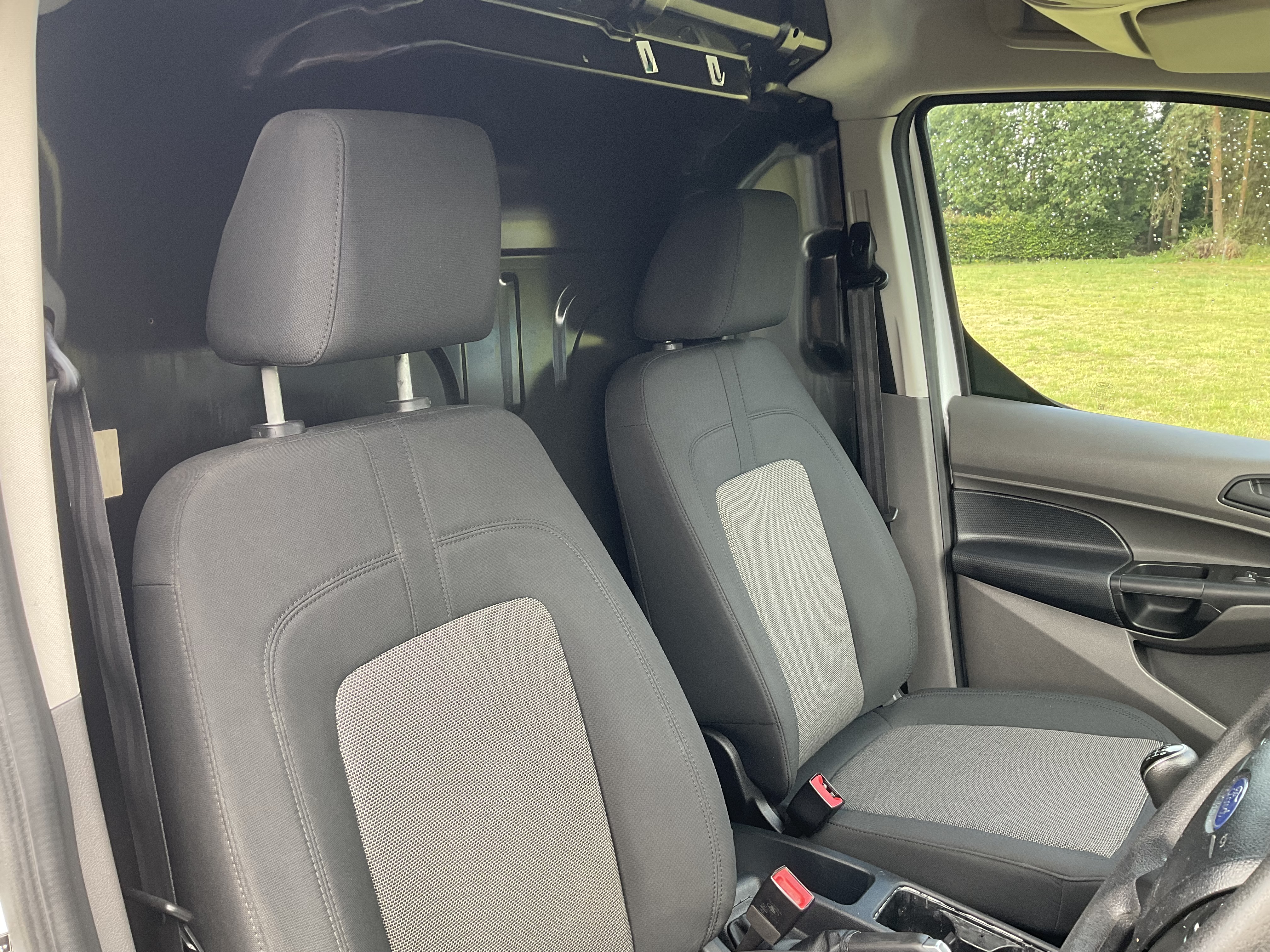 Ford Transit Connect MD68DSZ