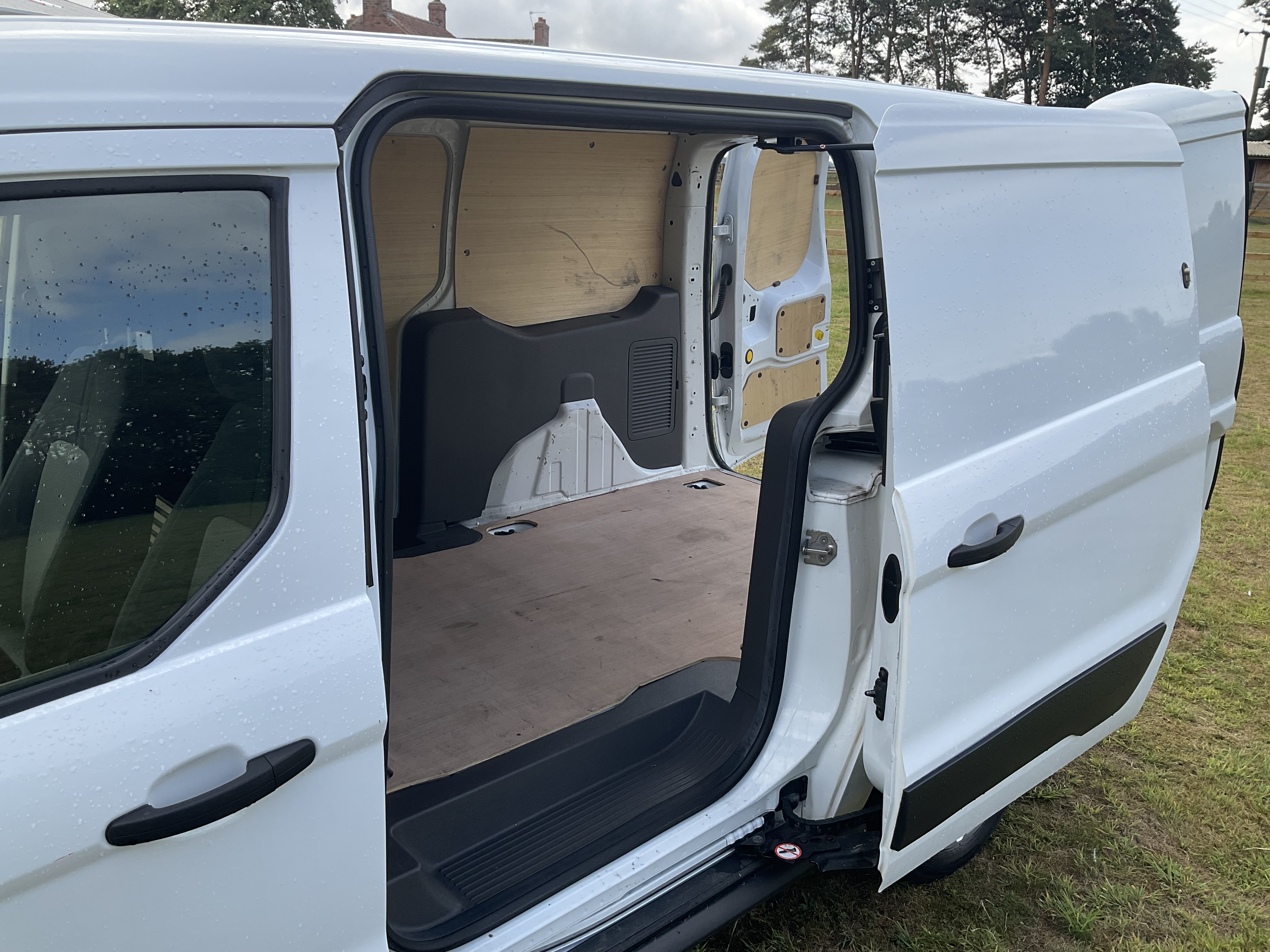 Ford Transit Connect MD68DSZ