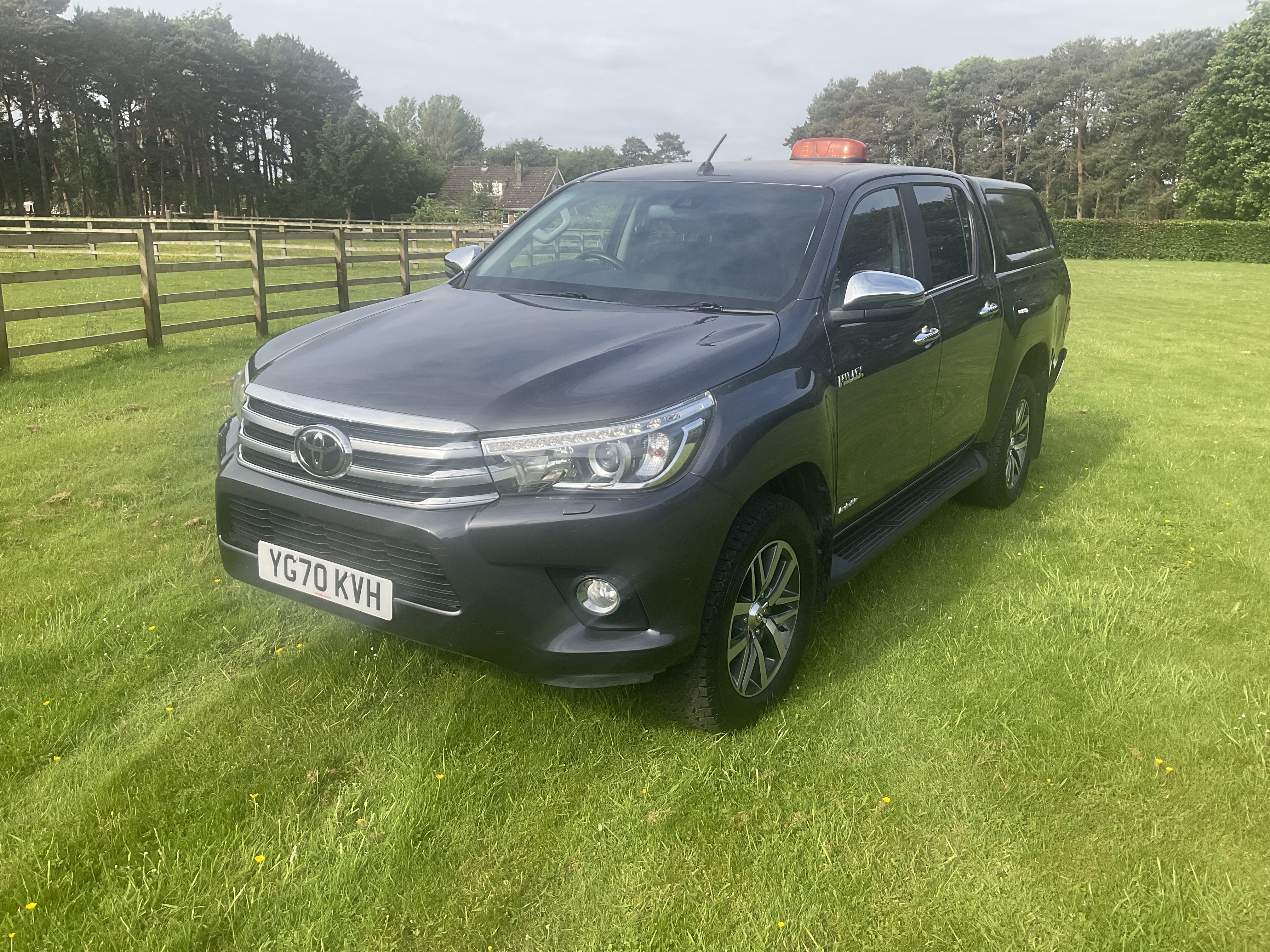 Toyota Hilux YH70 KVH
