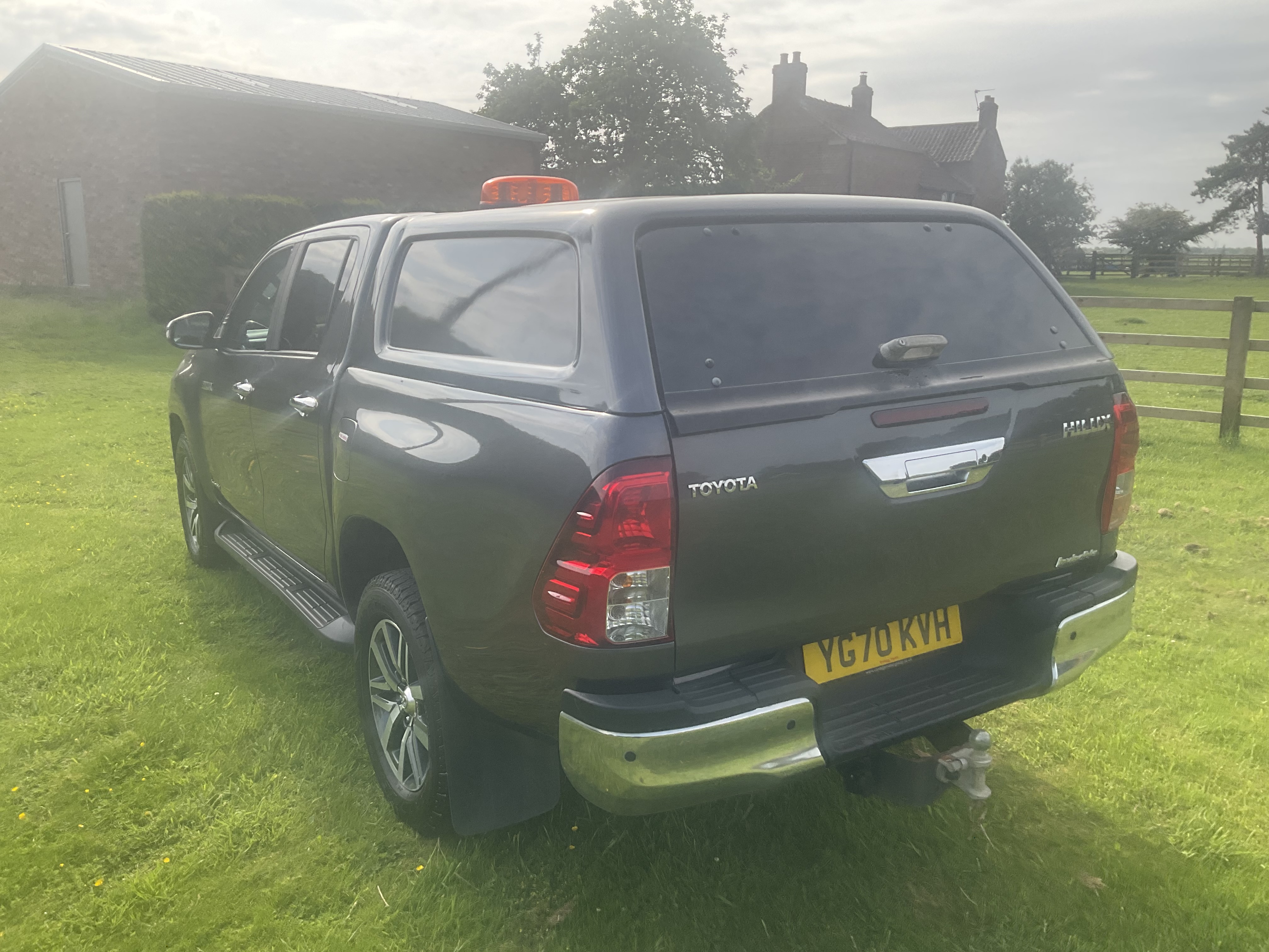 Toyota Hilux YH70 KVH