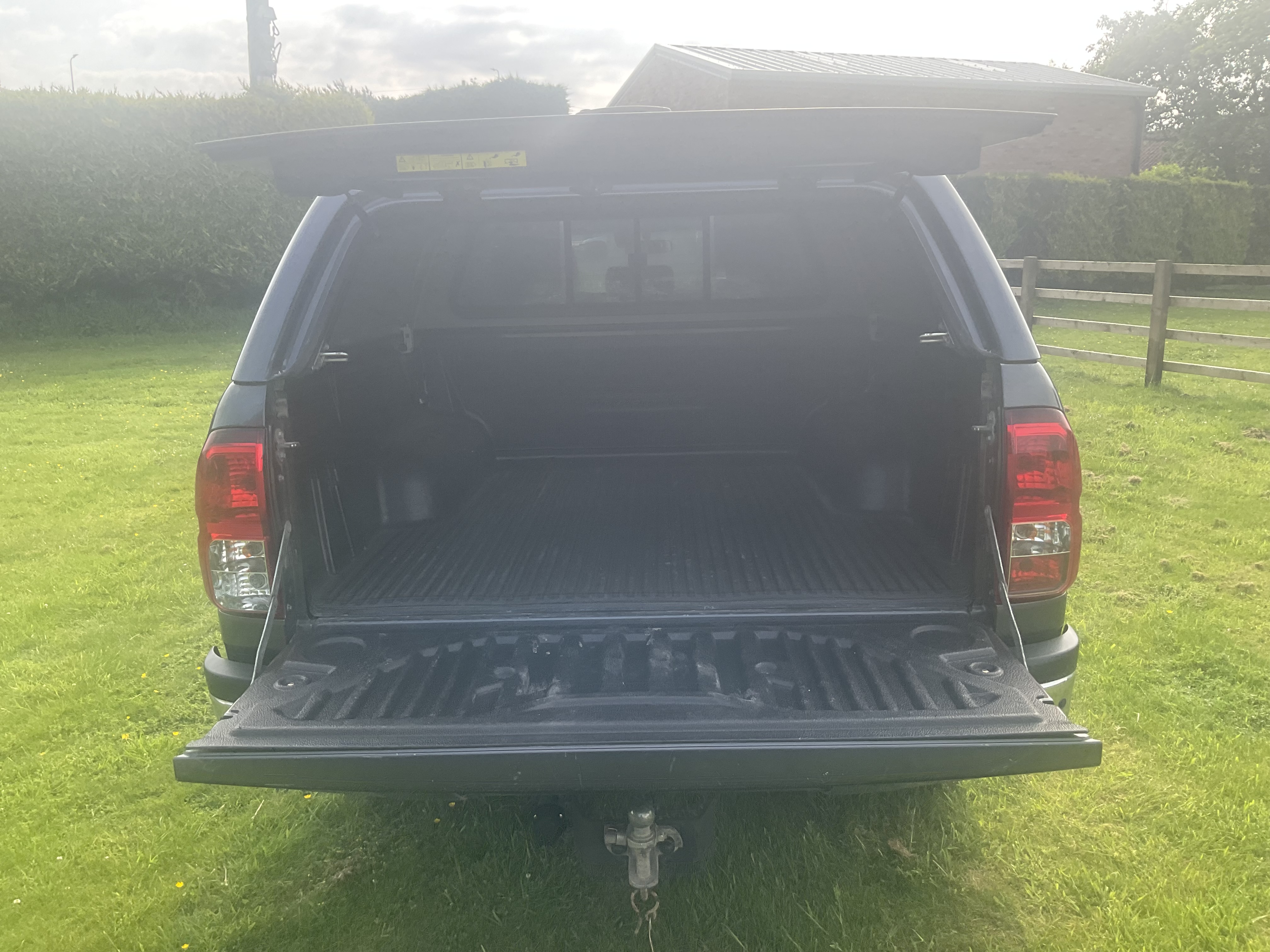 Toyota Hilux YH70 KVH