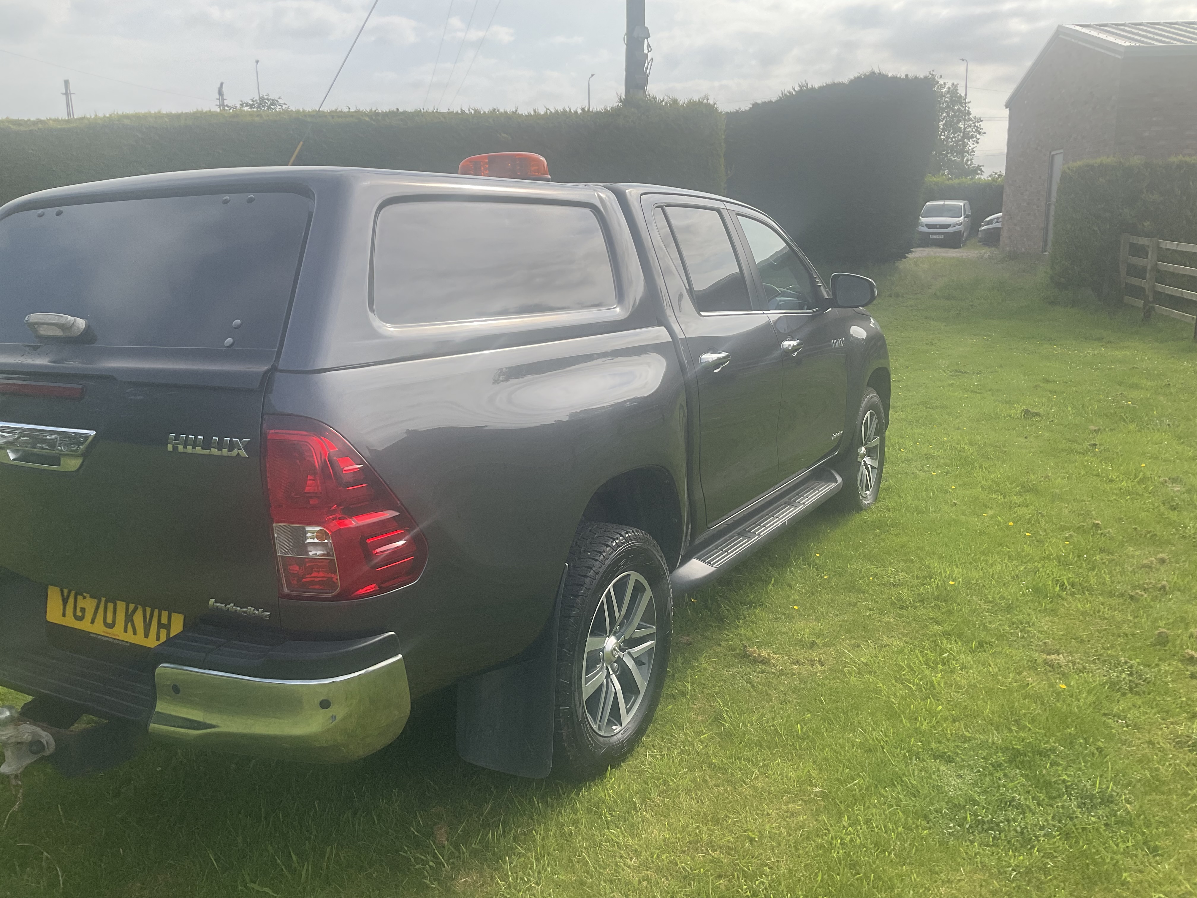Toyota Hilux YH70 KVH