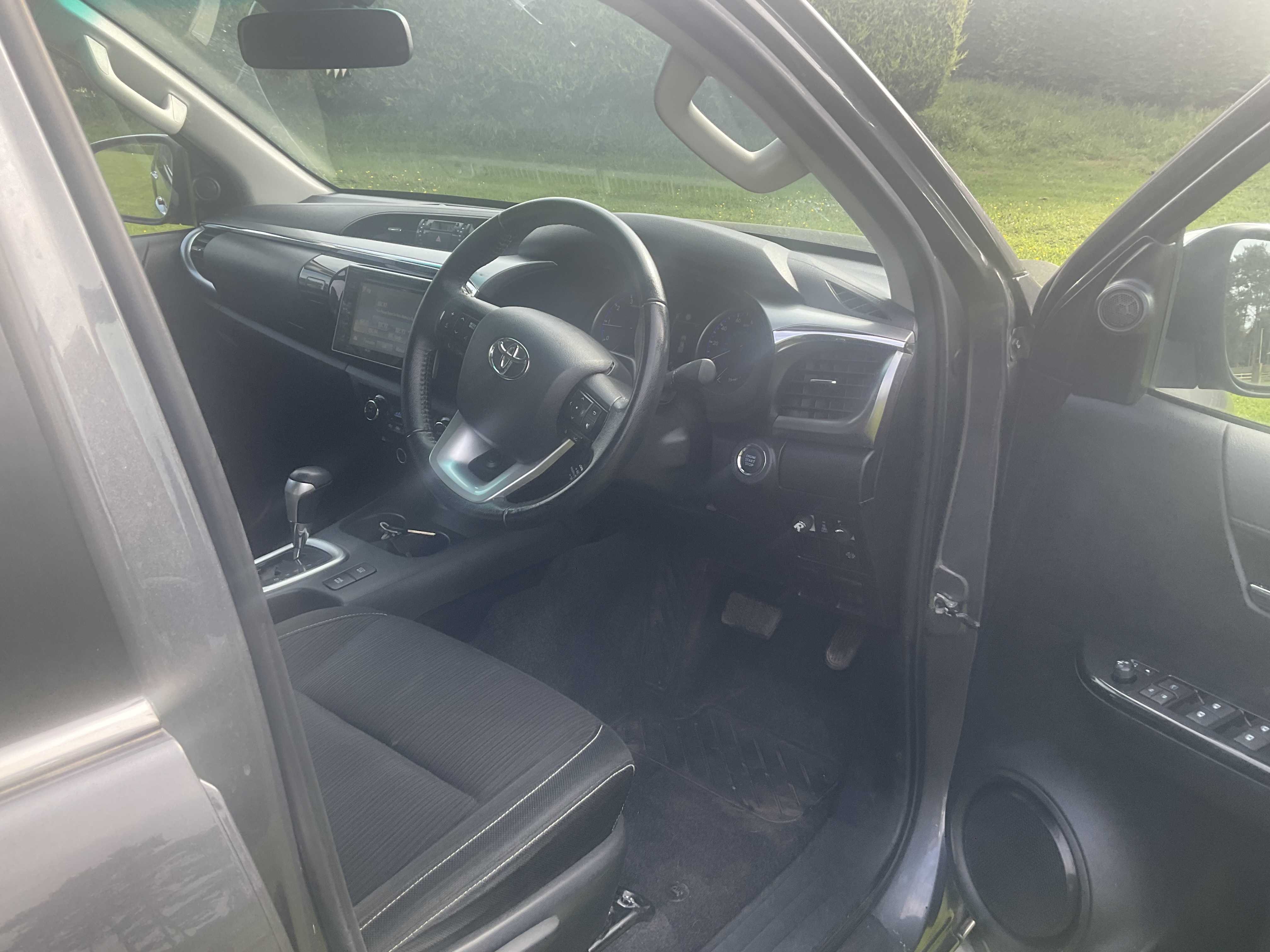 Toyota Hilux YH70 KVH