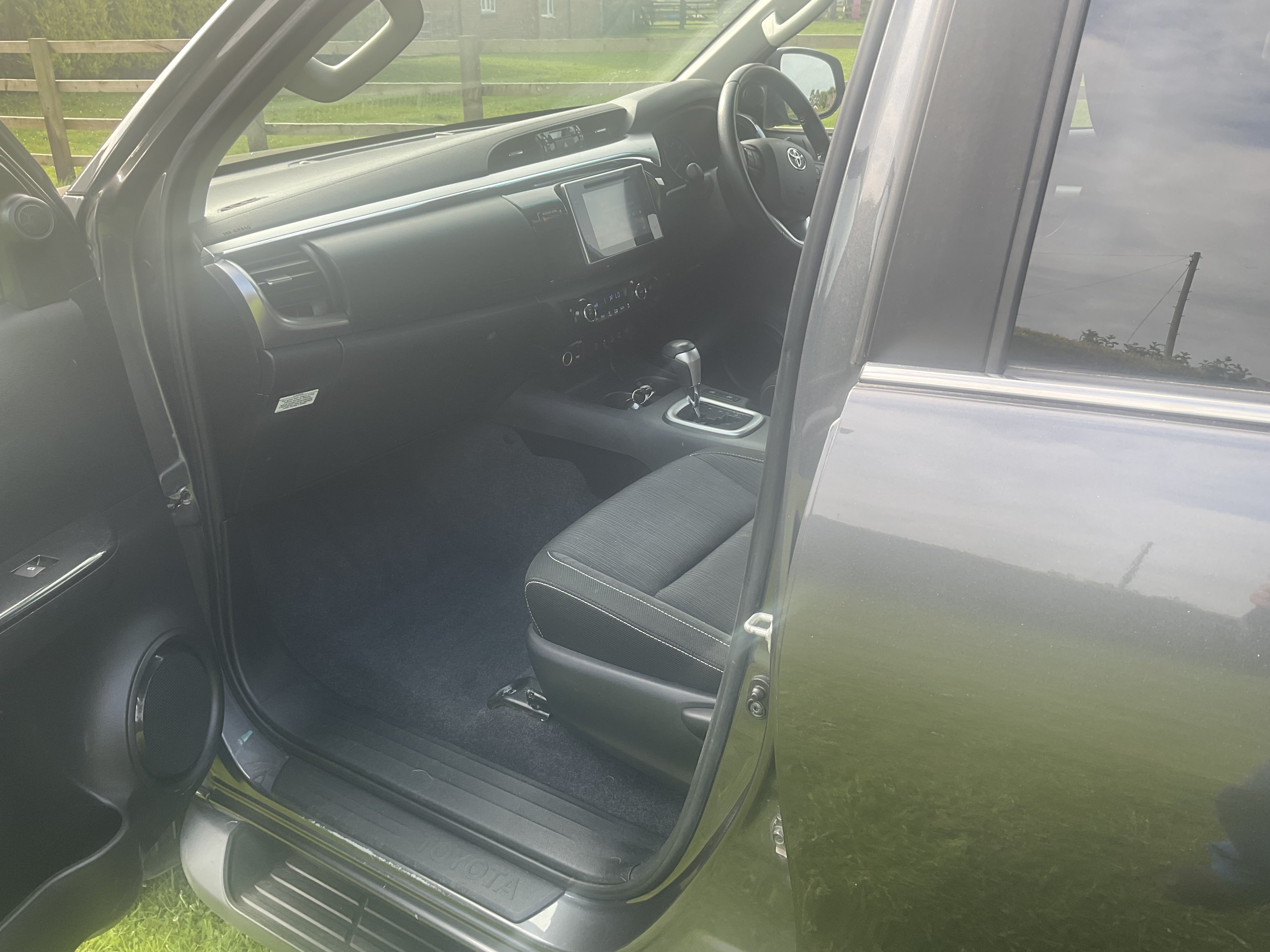 Toyota Hilux YH70 KVH