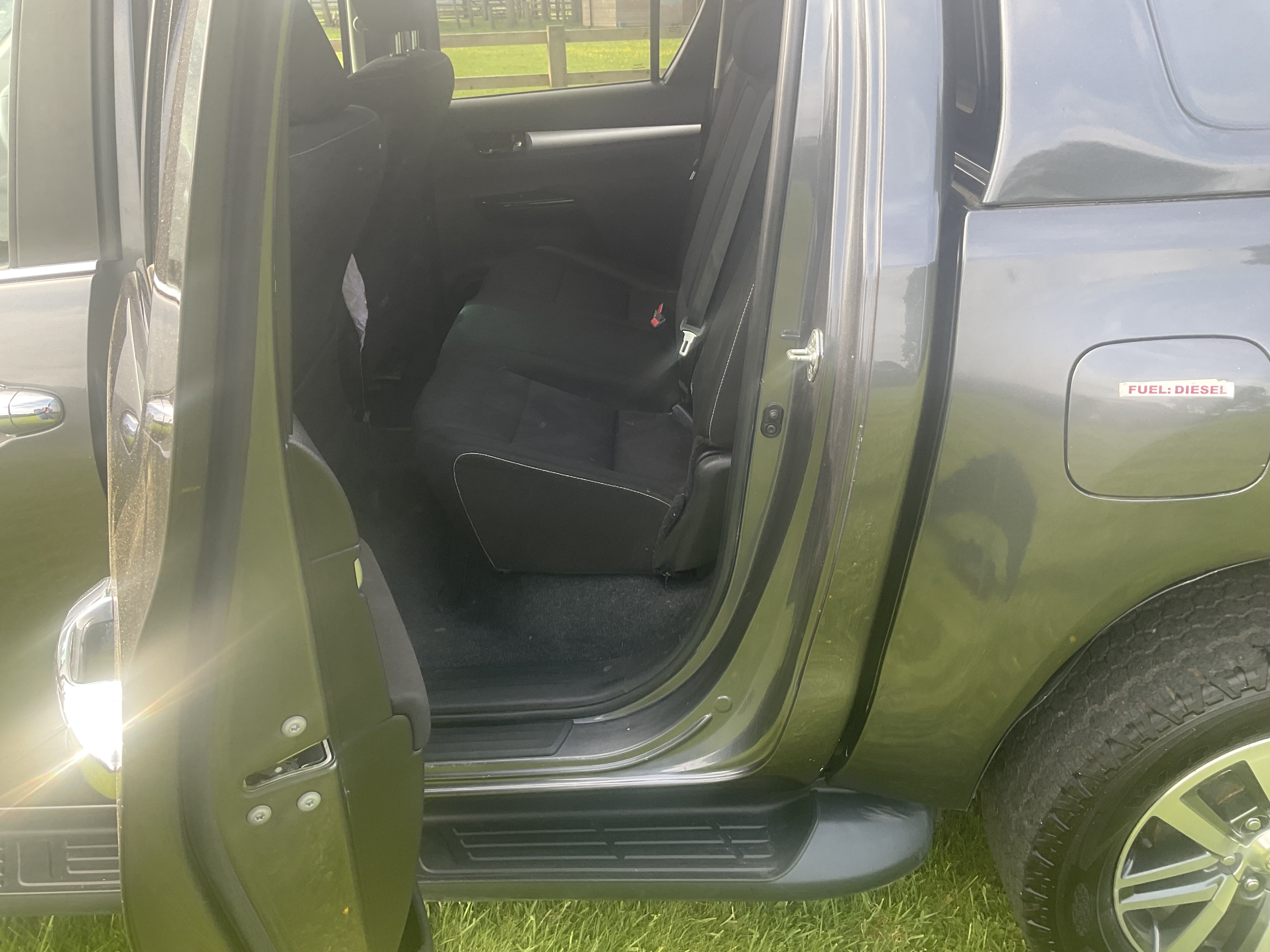 Toyota Hilux YH70 KVH