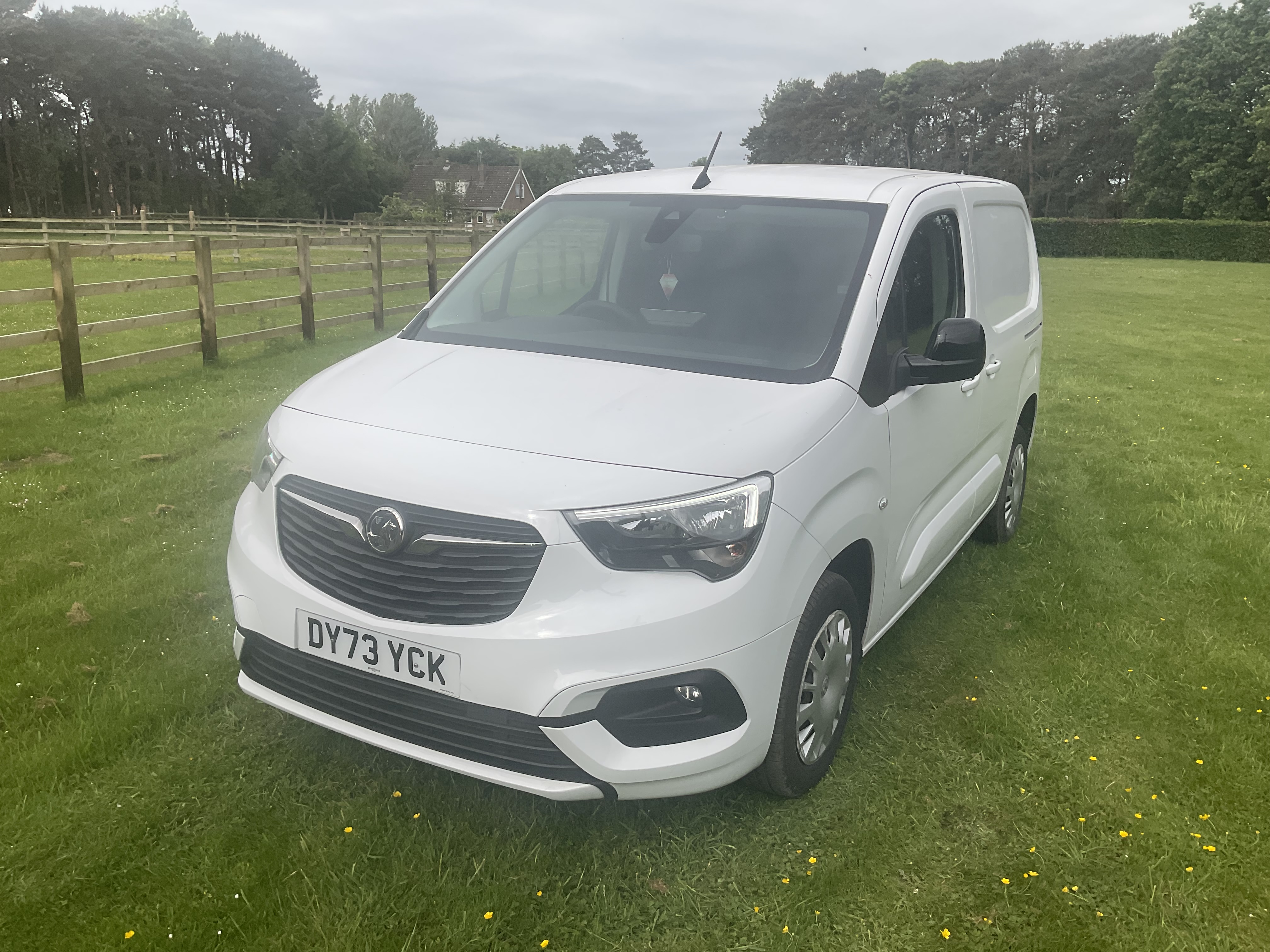 Vauxhall Combo DY73YCK