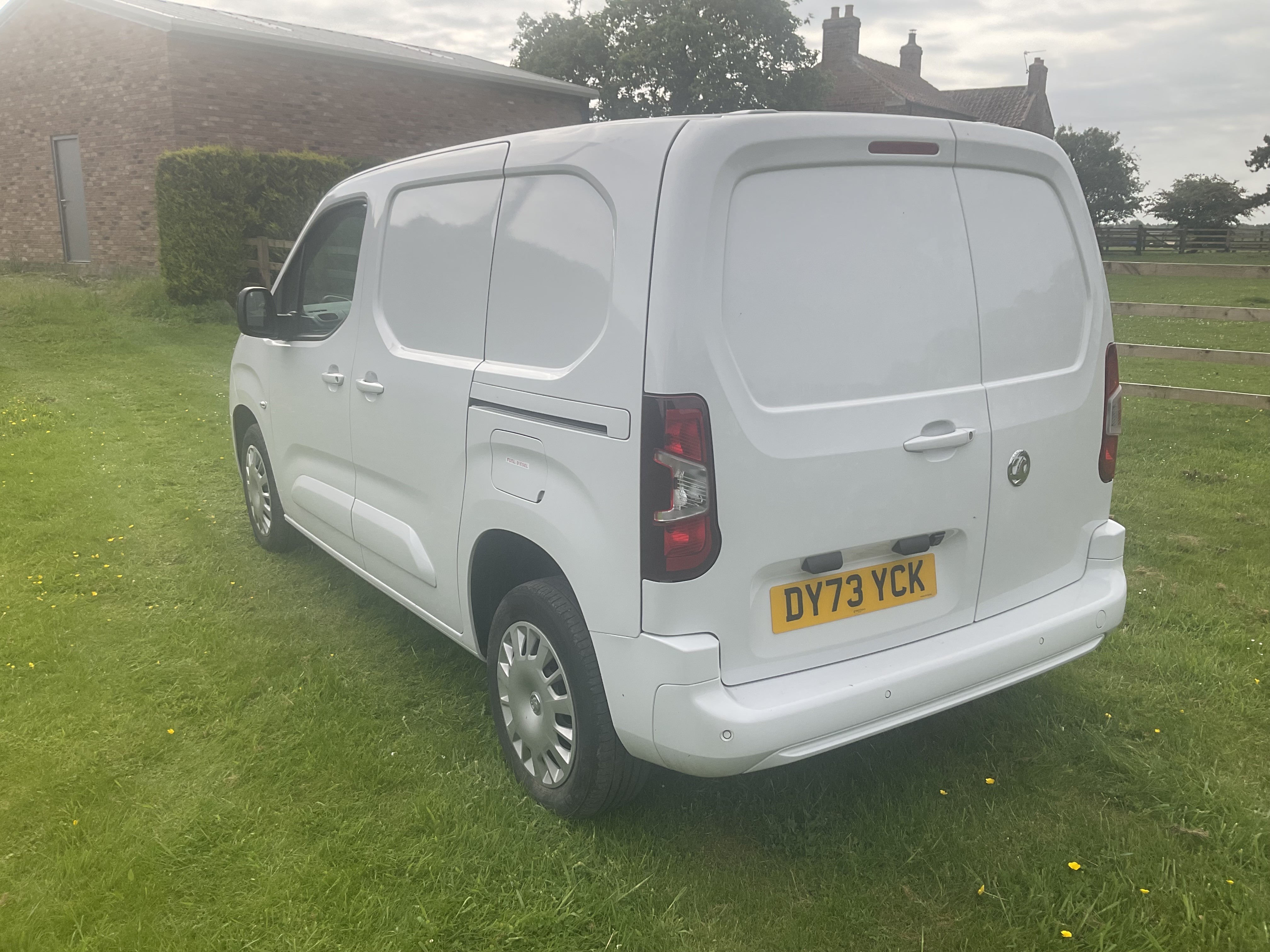 Vauxhall Combo DY73YCK