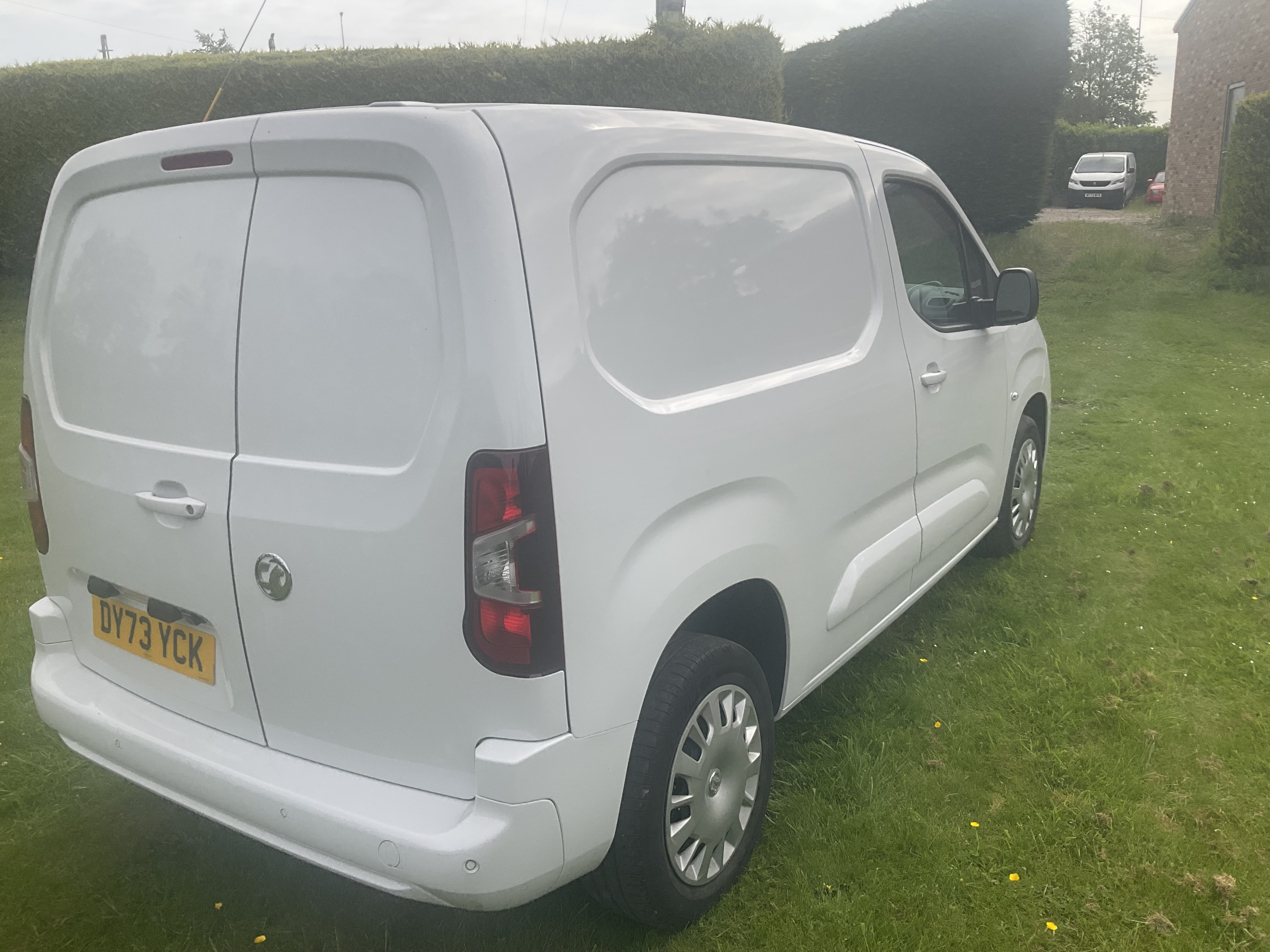 Vauxhall Combo DY73YCK