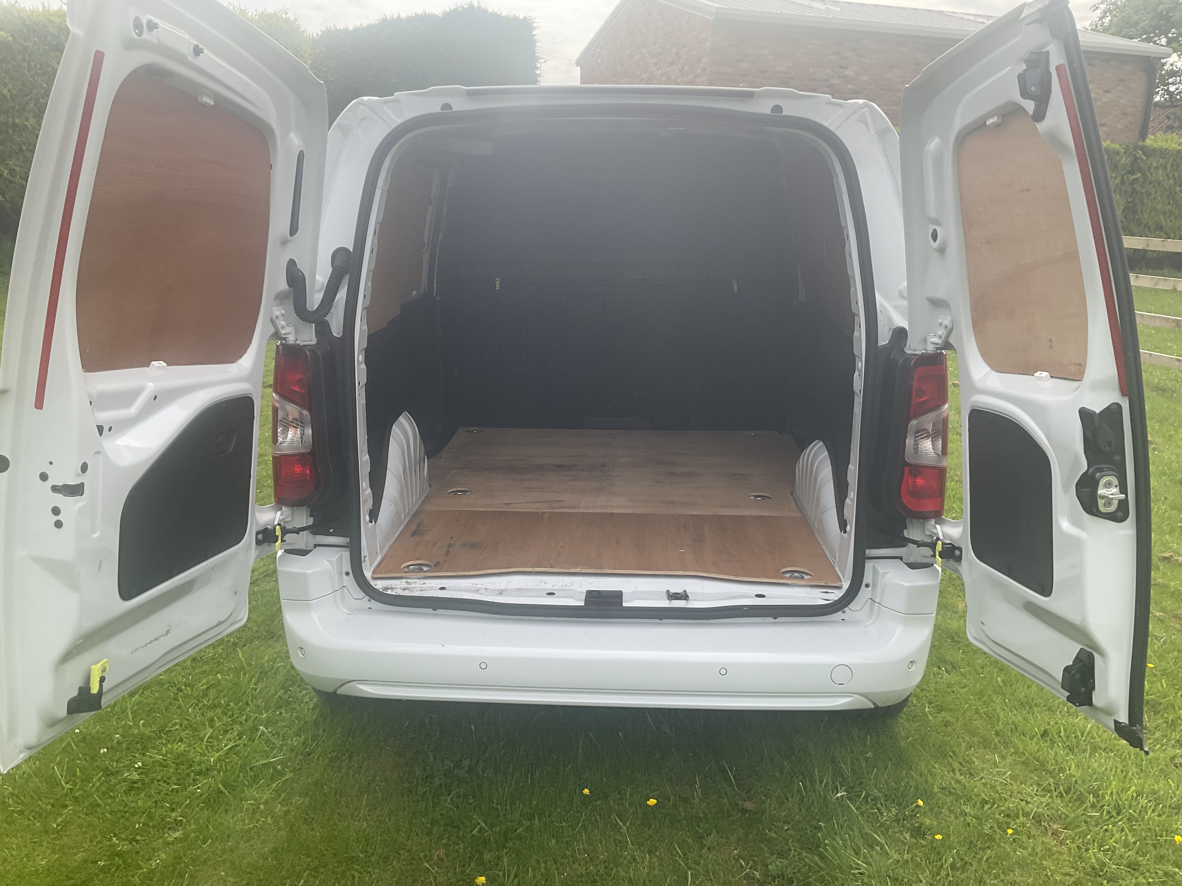 Vauxhall Combo DY73YCK